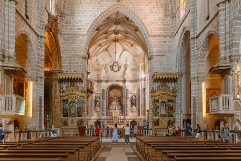 Tour en furgoneta EXCLUSIVO de DÍA COMPLETO - Évora y Monsaraz con vino
