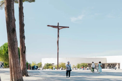 Passeio de Meio Dia de Carrinha - Santuário de Fátima e Aldeia dos Pastorinhos