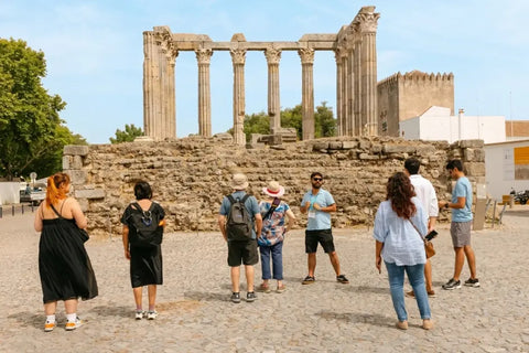 Tour en furgoneta EXCLUSIVO de DÍA COMPLETO - Évora y Monsaraz con vino