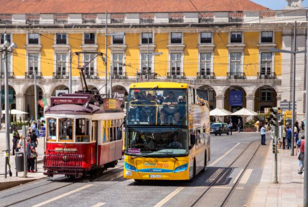Yellow Bus - Bus & Tram