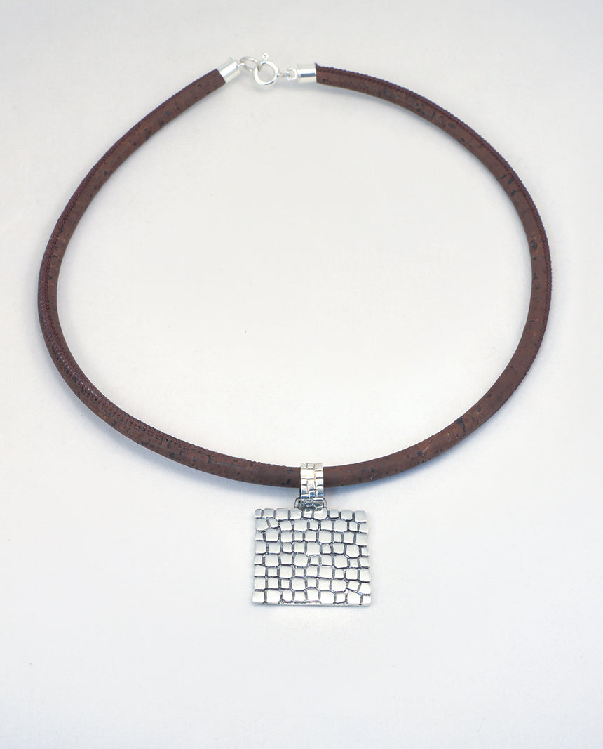 Collar de corcho con medallón de plata 925- Calçada Portuguesa