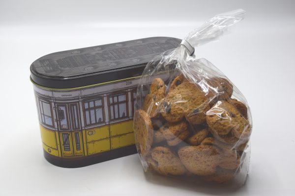 Lata de tranvía con galletas