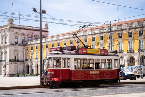 Yellow Bus - Lisboa Tudo em Um bilhete Hop-On Hop-Off Autocarro, Elétrico e Barco 72H